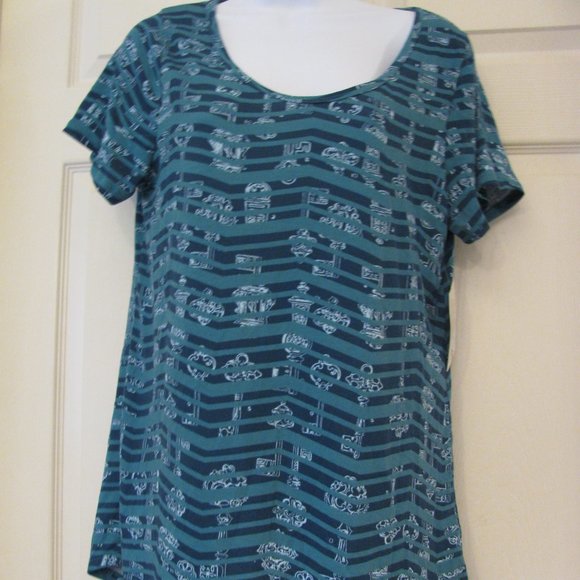 LuLaRoe | Tops | Lularoe Classic T Medium Nwt 35 Green With Antique Key ...